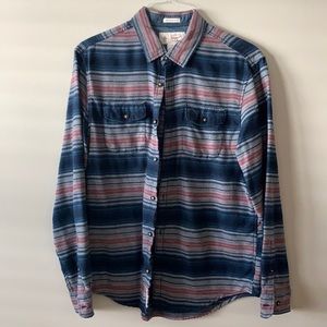 Penguin. Men’s large, button down.